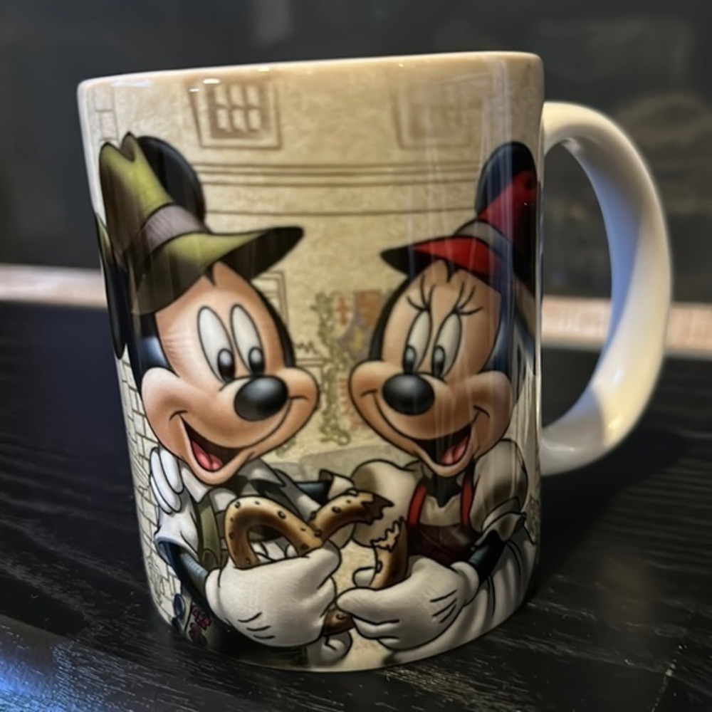 Disney Epcot Germany Pavilion Willkommen! Mickey and Minnie Mouse Mug